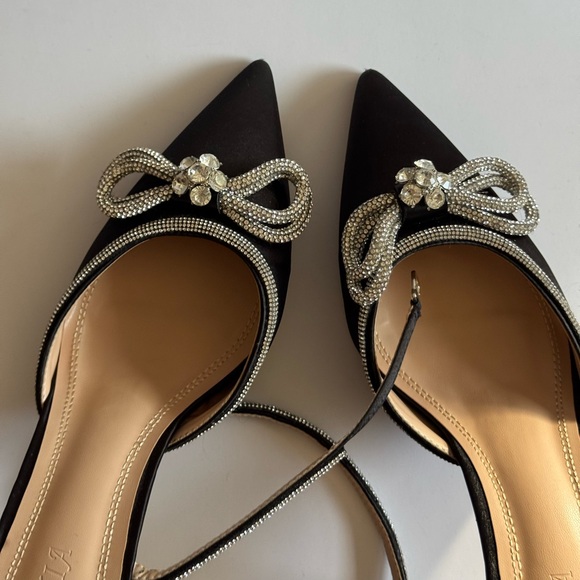 Bow heels. Satin finish. Size 10. - Picture 7 of 13